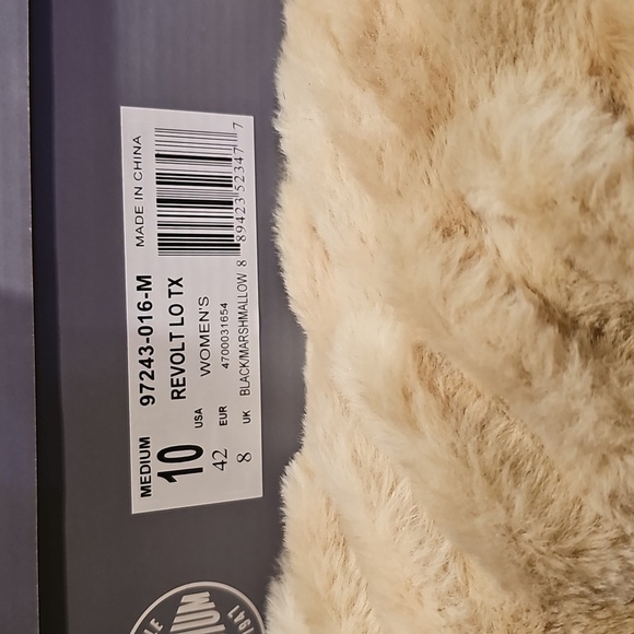 Palladium Revolt LO TX Sneakers in Black and Marshmallow - Picture 3 of 12